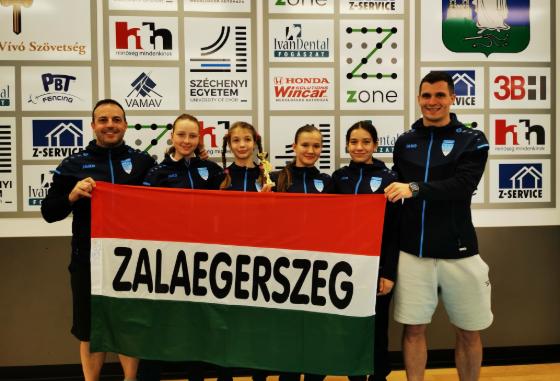 Aranyérmet szerzett csapatban a Serdülő OB-n a ZVE csapata Aranyérmet szerzett csapatban a Serdülő OB-n a ZVE csapata